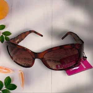 NEW Foster Grant Sunglasses! Great frames with  a delicate pattern on arms